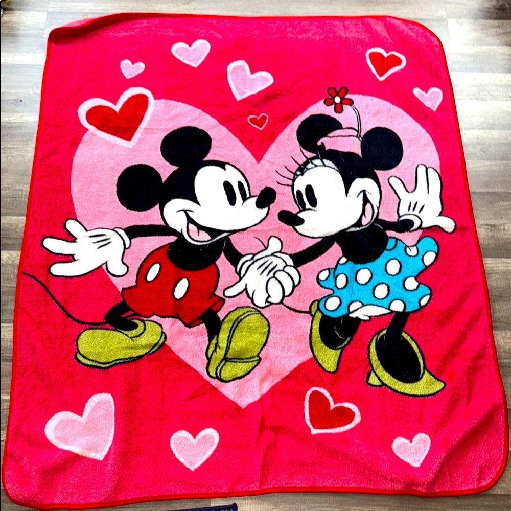 💗❤️Classic Disney Collection Mickey & Minnie Love ❤️💗 Fleece Blanket/Throw